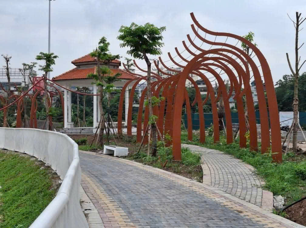 CHÍNH CHỦ GỬI BÁN CĂN NHÀ MỚI - ĐẸP NHẤT KHU NGỌC THUỴ HIỆN TẠI!