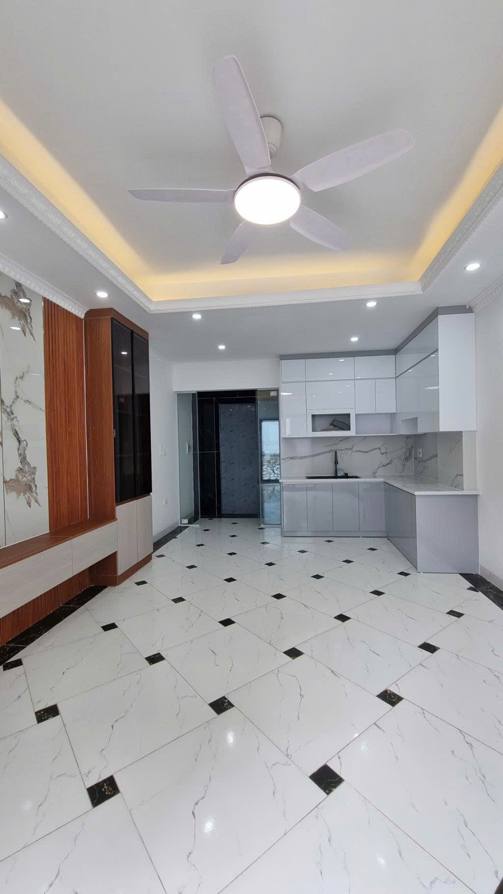 Tư Đình Long Biên - Thang máy - Gara ô tô - Kinh doanh bất chấp - 8.8 t.ỷ