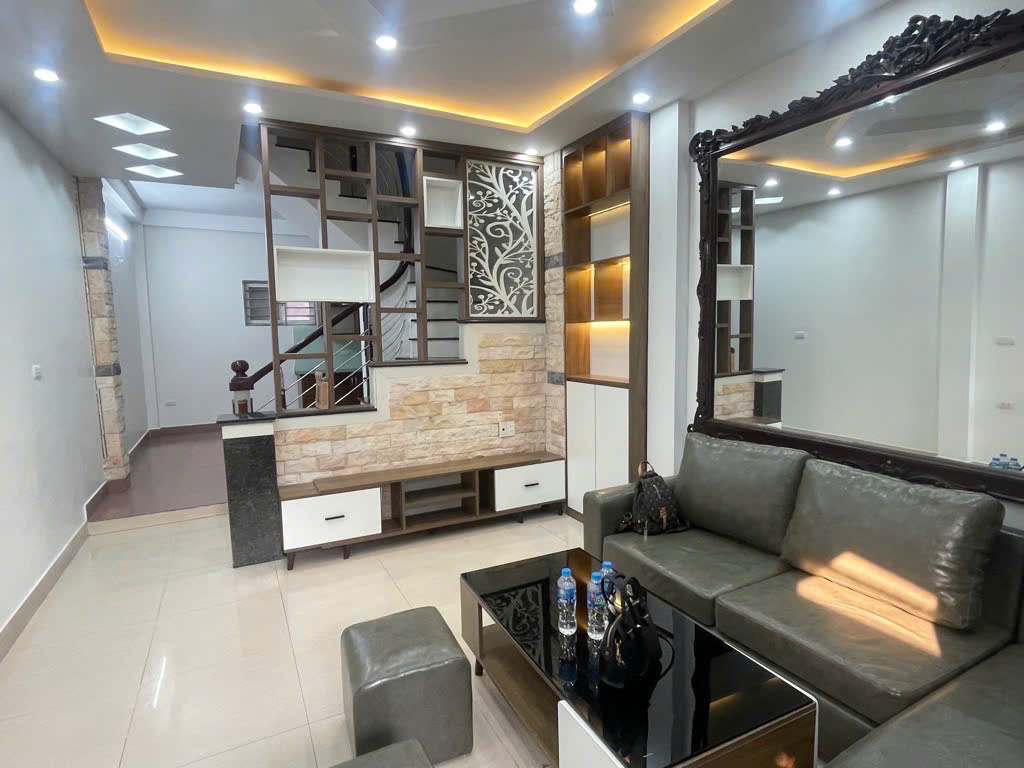 Trung tâm Thạch Bàn - Nhà dân xây - 2 thoáng - 43.5m2 chỉ 5.8 tỷ