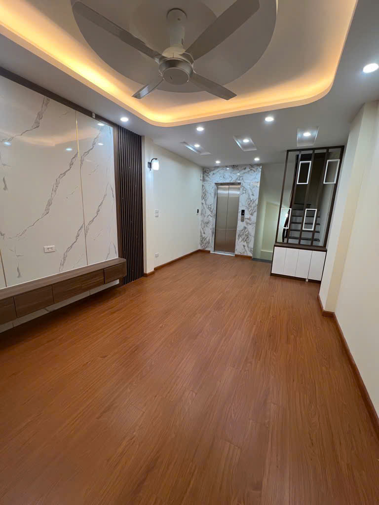 Nhỉnh 7 tỷ - Thạch Bàn - Thang máy xịn sò -36m2 x 6 tầng