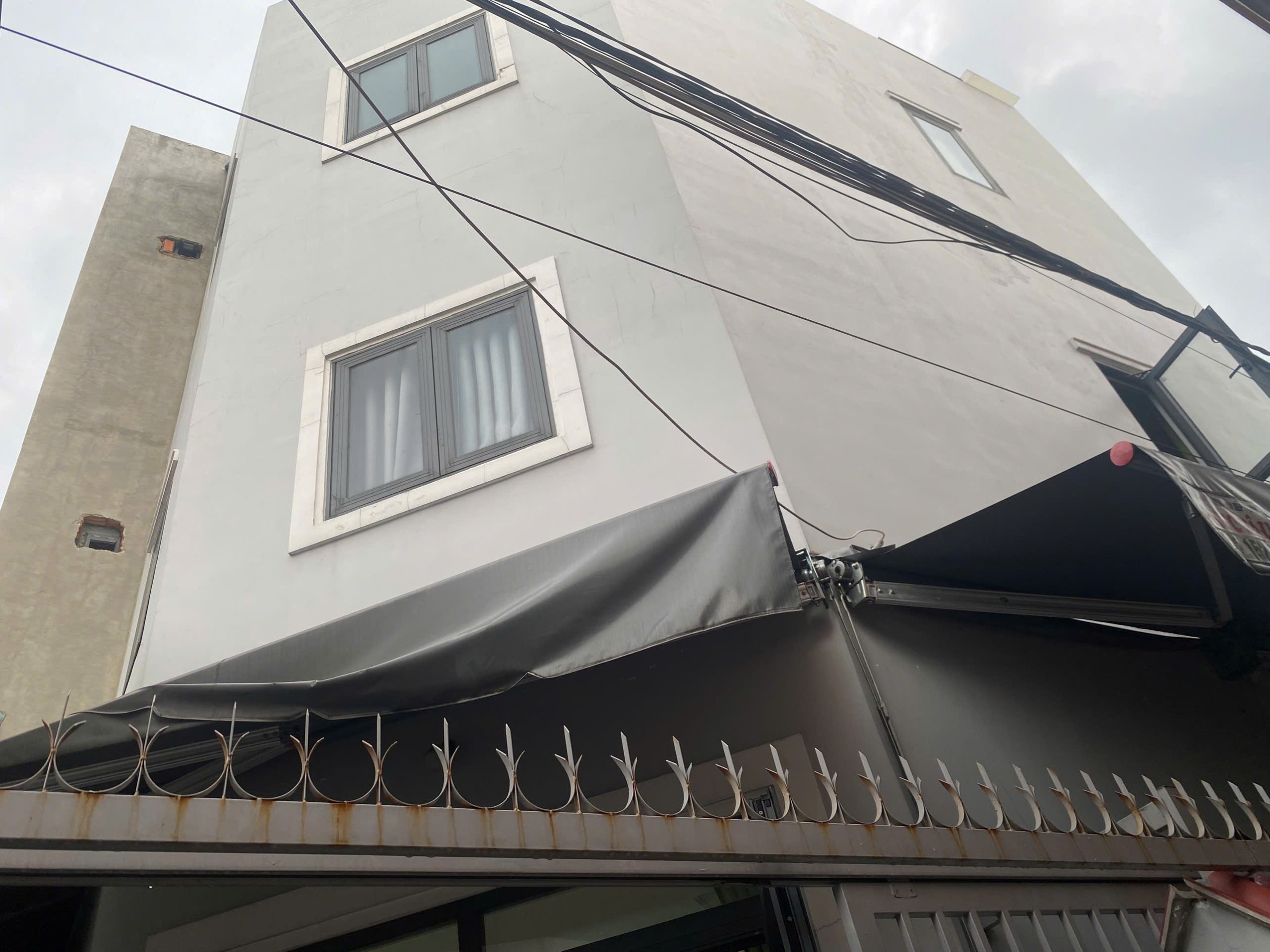 Bán nhà đẹp Nguyễn Văn Quá Quận 12, 3 tầng đúc, 2PN, chỉ 3.95 tỷ