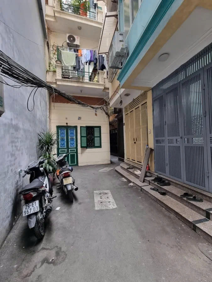 Cần bán Gấp mảnh đất Phố Văn Hương, Đống Đa, 50m2, mặt tiền gần 5m, Chỉ 6.9 tỷ
