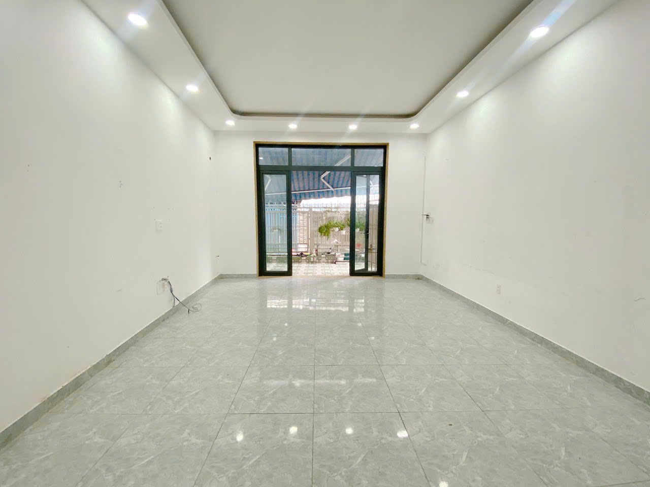 Bán nhà MTKD ngay Nguyễn Sơn quận Tân Phú 5 x 10-3 tang chỉ 6.7 ty tl