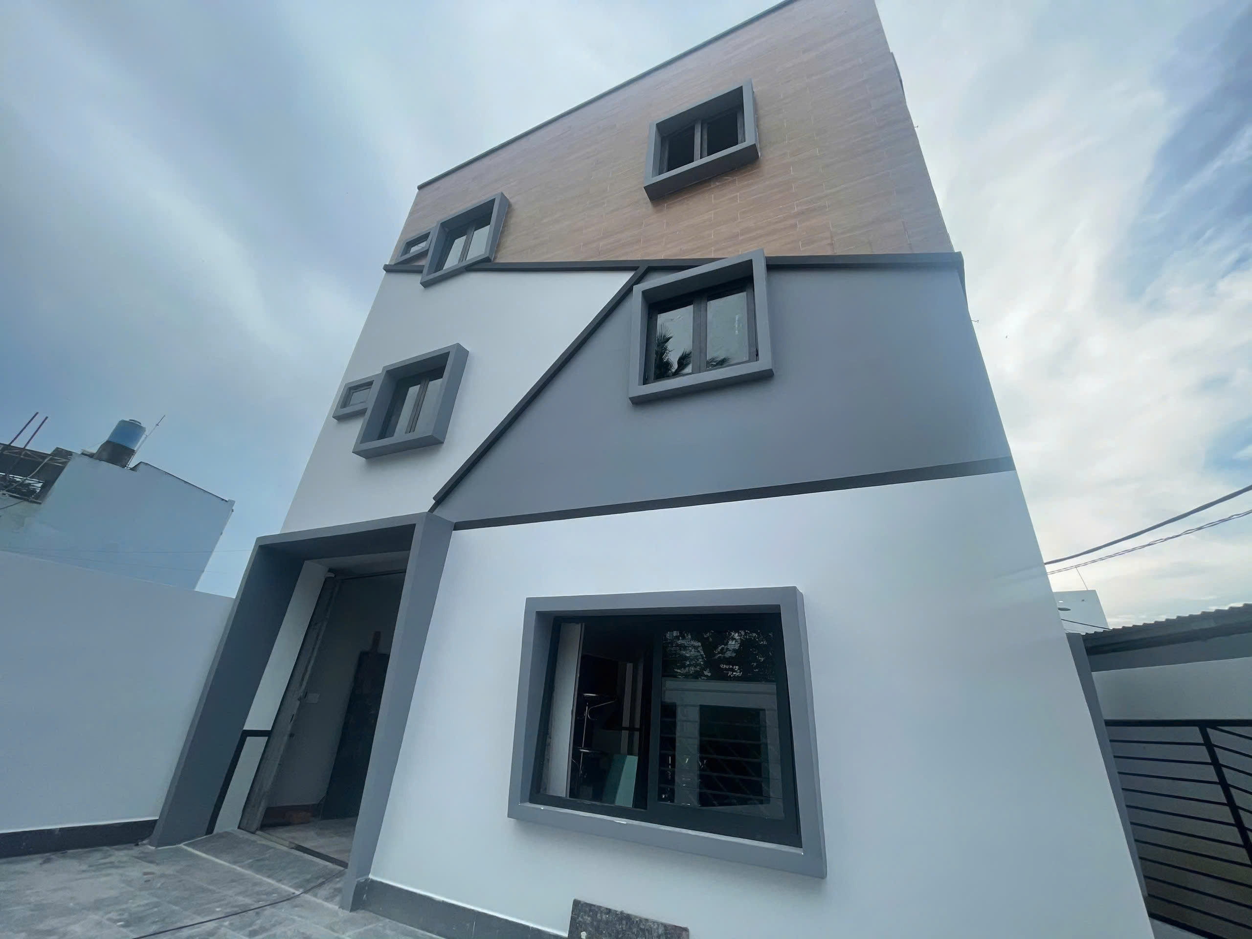 21 .CĂN HỘ DVỤ+ NHÀ Ở - GÓC 2 MT- TX25 - SÁT CHỢ THẠNH XUÂN - ĐƯỜNG 10M thông- THUÊ FULL 10 PHÒNG - 7,29 tỷ