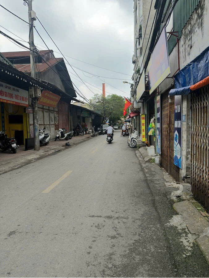 Ô Cách Long Biên- Cực hót,khó tìm,Diện tích 40m,5tầng.Mt,4m.Giá nhỉnh 5 tỷ