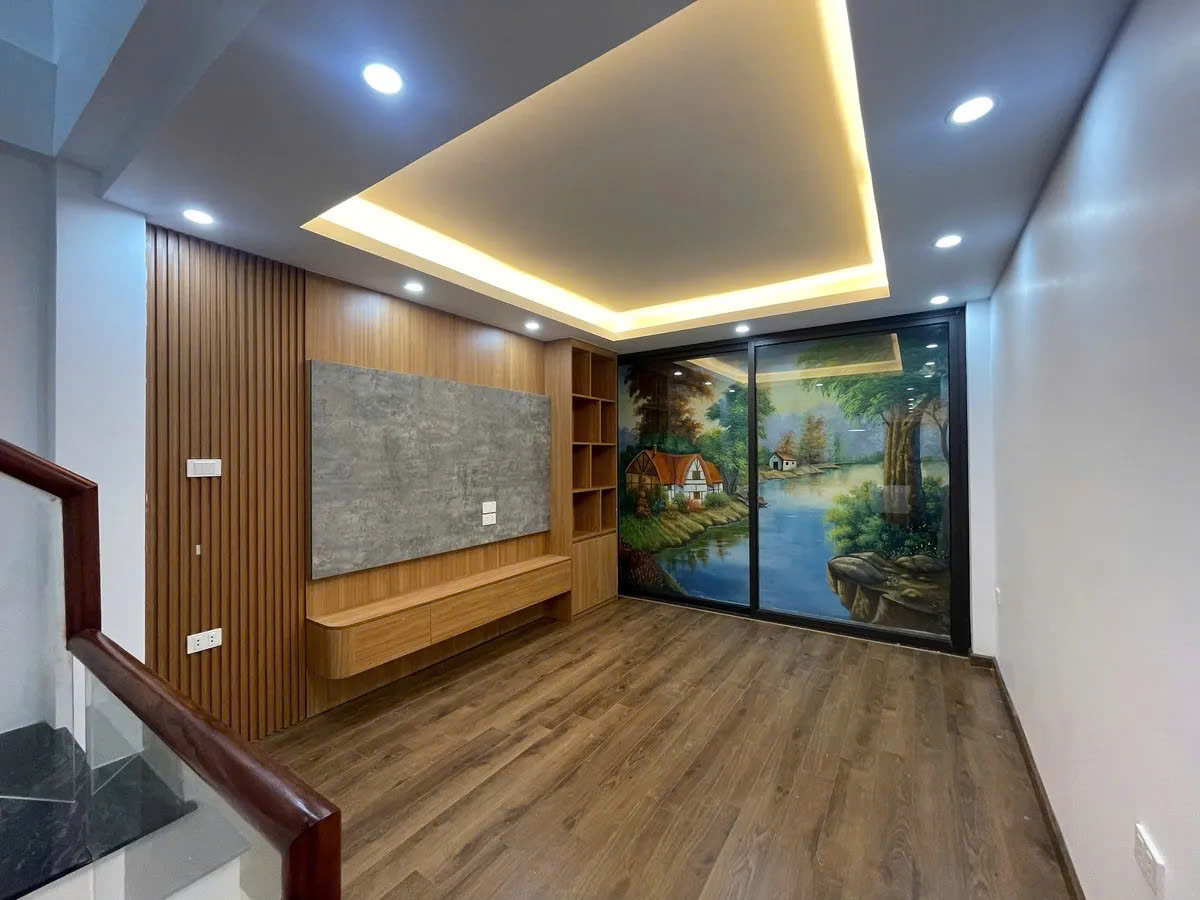 NHÀ DÂN XÂY ĐỘC LẬP Phố Đàm Quang Trung 35m2X 5 tầng, mặt tiền 3.3m X 6.65 tỷ Long Biên.