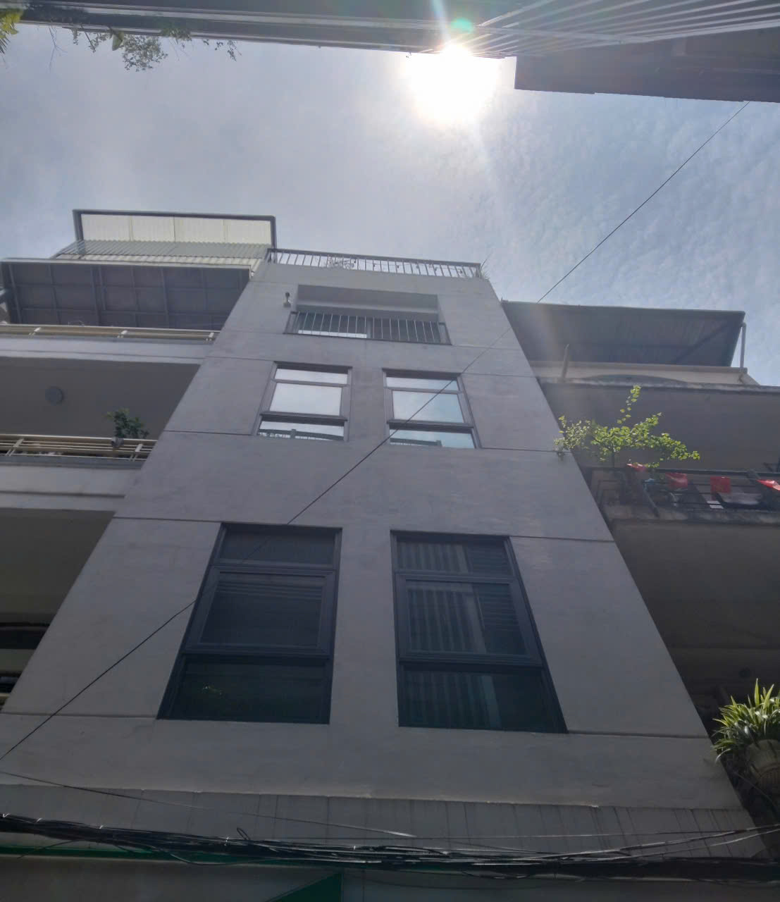 Bán Nhà Phố Nguyên Hồng 45m2 x 6 tầng MT 5m PL Vỉa Hè K/D Cafe 33 Tỷ Q.Đống Đa