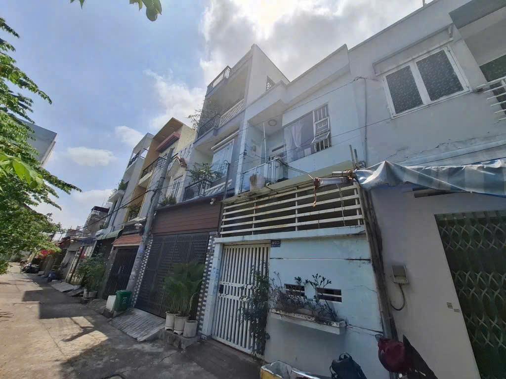 Nhà đẹp Tân Thới nHẤT- q12 sát Tân Bình -hẻm oto- 46m2 giá 3,xxtyr -không lộ giới tương lại 2 mặt tiền