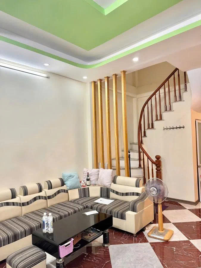 Lĩnh Nam - Hoàng Mai DT 31m x 4 tầng, MT 6.6m, full nội thất. Ngõ ô tô, nhà đẹp ở ngay