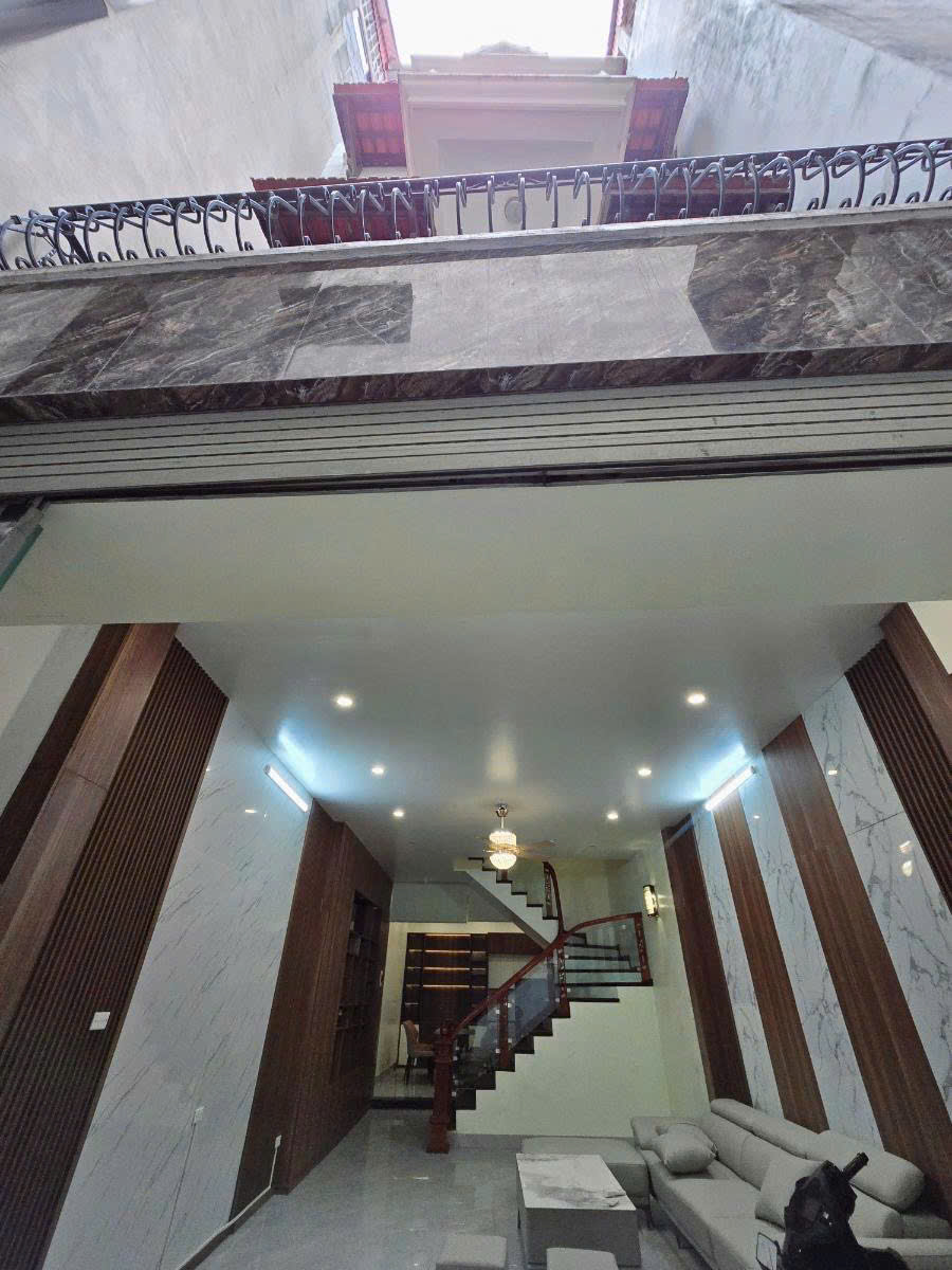 BÁN NHÀ DÂN XÂY FULL NỘI THẤT – TT CẦU GIẤY – VỊ TRÍ ĐẸP – GIÁ TỐT 65M2*4T