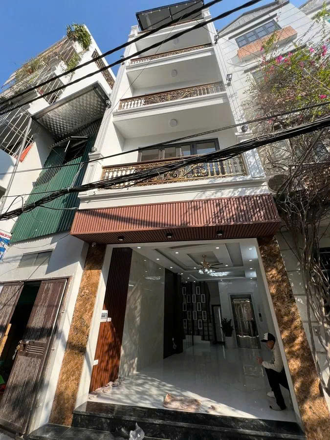 Nguyễn Chính - Tân Mai DT38m2x5 tầng, full nội thất, thang máy. Ô tô vào nhà, kinh doanh, văn phòng