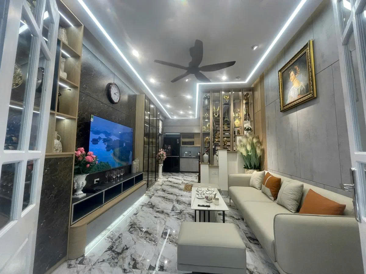 Siêu phẩm Tân Mai - Hoàng Mai DT35m x 5 tầng. Full nội thất, nhà đẹp, ở ngay, gần phố