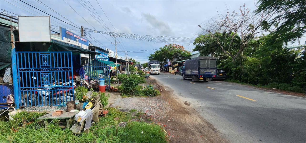 Mặt bằng kinh doanh cafe/quán ăn sân vườn, DT: 2400m2, mặt tiền DT826.