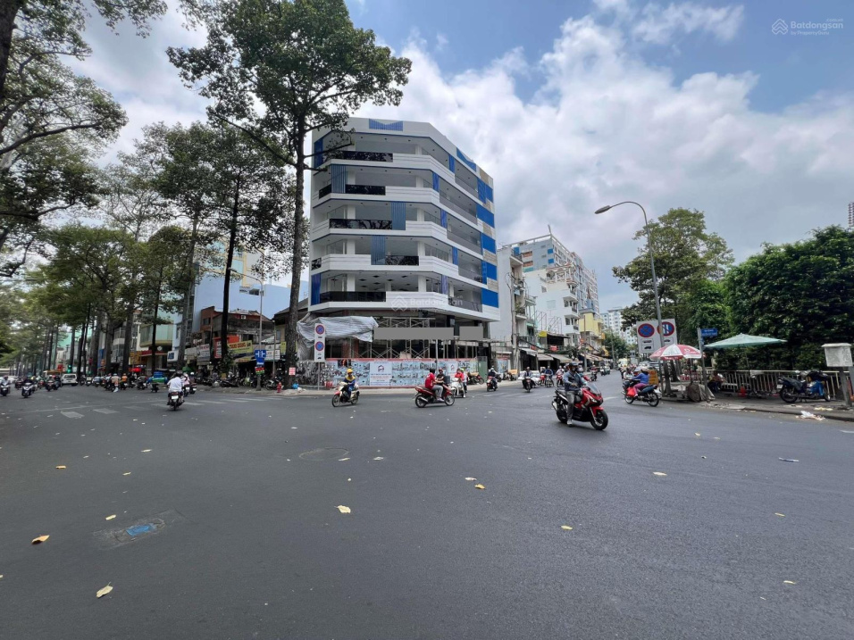 Cho Thuê Nhà Góc 2 Mặt Tiền 476-478 Nguyễn Chí Thanh, Quận 10 – Hơn 1.000m², 7 Tầng.