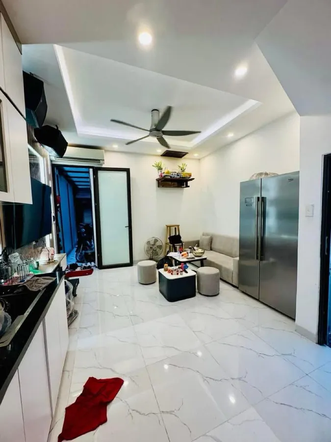 NHÀ ĐẸP TRUNG TÂM HAI BÀ TRƯNG - NGÕ THÔNG - 2 THOÁNG - 3 GÁC ĐỖ CỬA - CÁCH Ô TÔ 30M