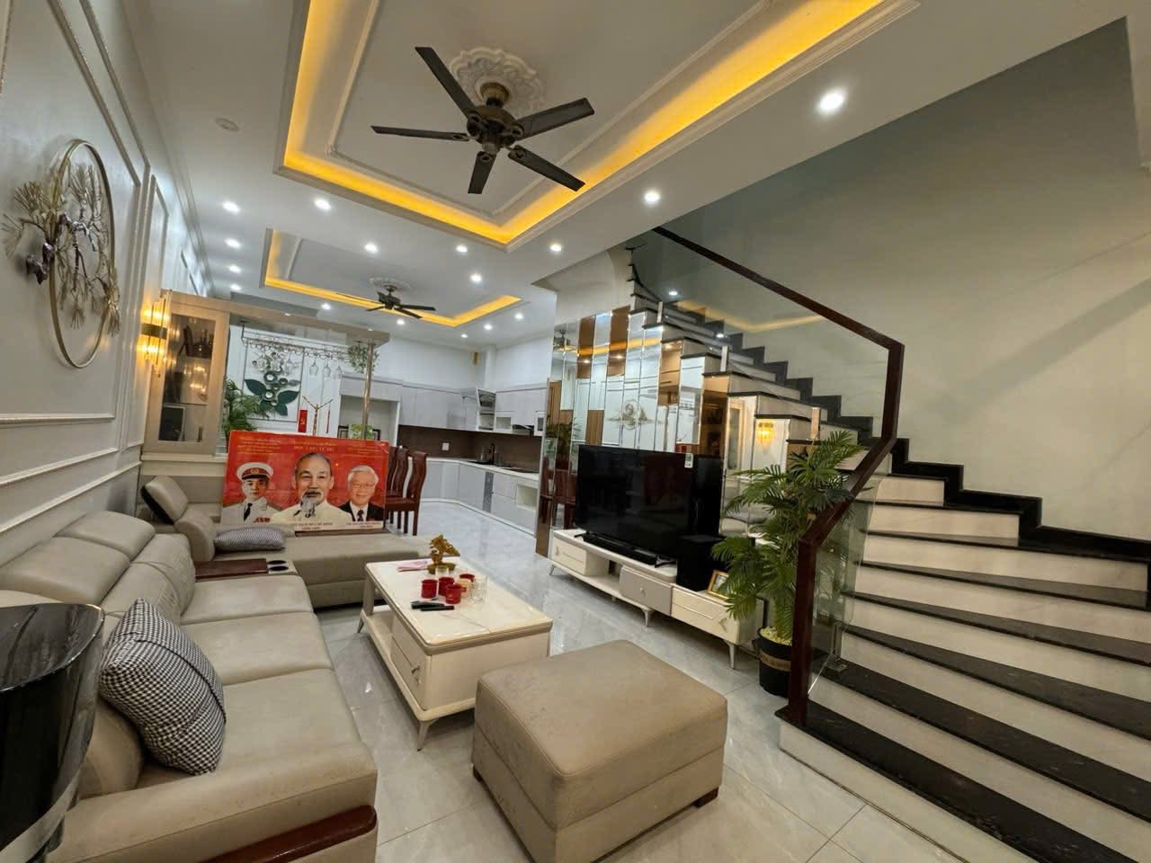 NHÀ PHÂN LÔ, MT TO, VỊ TRÍ ĐẸP, NGÕ THÔNG, Ô TÔ TRÁNH, VỈA HÈ, KINH DOANH QUẬN CẦU GIẤY.