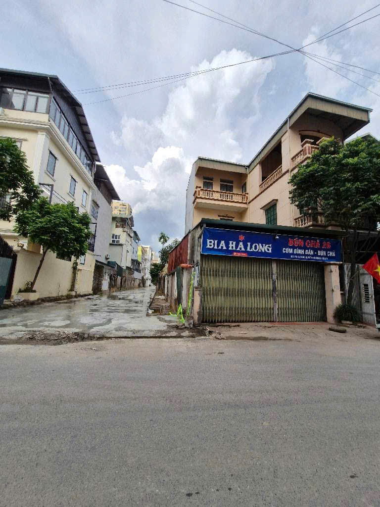 NHÀ ĐẸP- Ô TÔ ĐỖ CỬA - SÂN CHƠI RỘNG- HÀNG XÓM BIỆT THỰ liền kề 10 tỷ Hà Đông