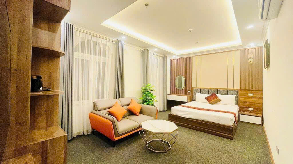 Bán khách sạn 3 sao quận Cầu Giấy, View Hồ, 155m2, 9 tầng, 71 tỷ