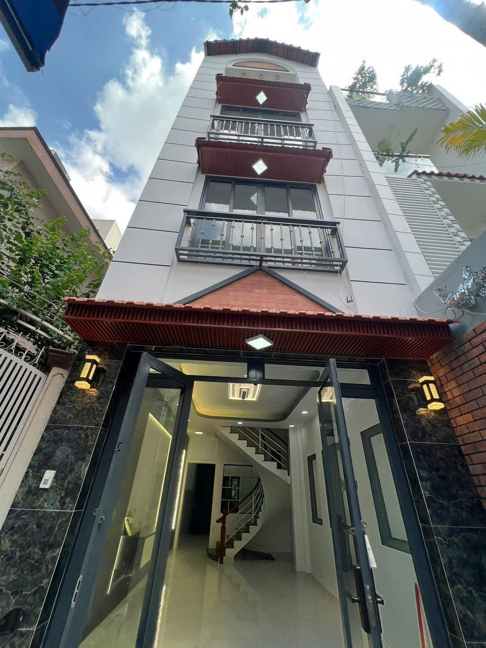 * Chỉ 8Tỷ Hơn_Vị Trí đẹp_Nhà Mới Bao đẹp,sang trọng 4 Tầng Ngay Trần Hưng Đạo_Nguyễn Biểu