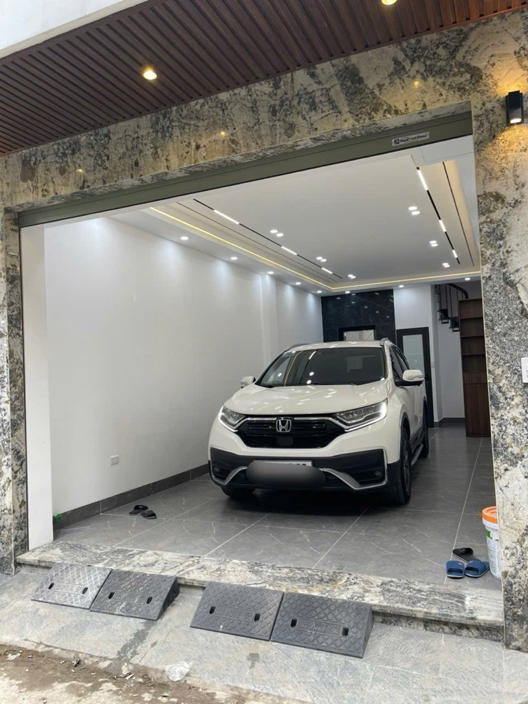 Bán nhà Nguyễn Văn Cừ 47m x 7T, gara oto, thang máy, lô góc ở luôn giá hơn 12 tỷ còn TL. LH 0936123469