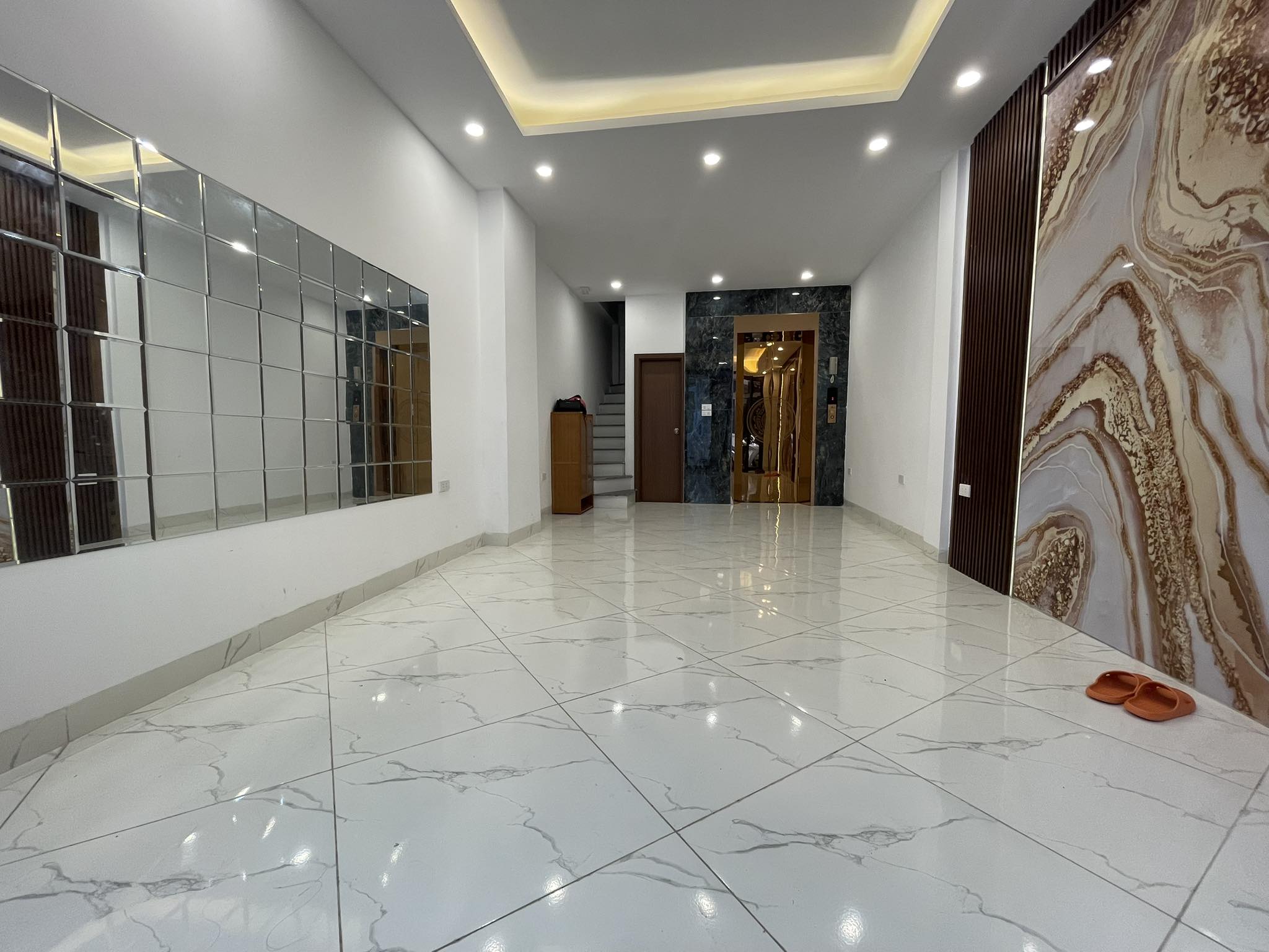 BÁN LÔ 2 CĂN LIỀN KỀ 6 TẦNG FULL NỘI THẤT TẠI NGUYỄN VĂN LINH- LONG B