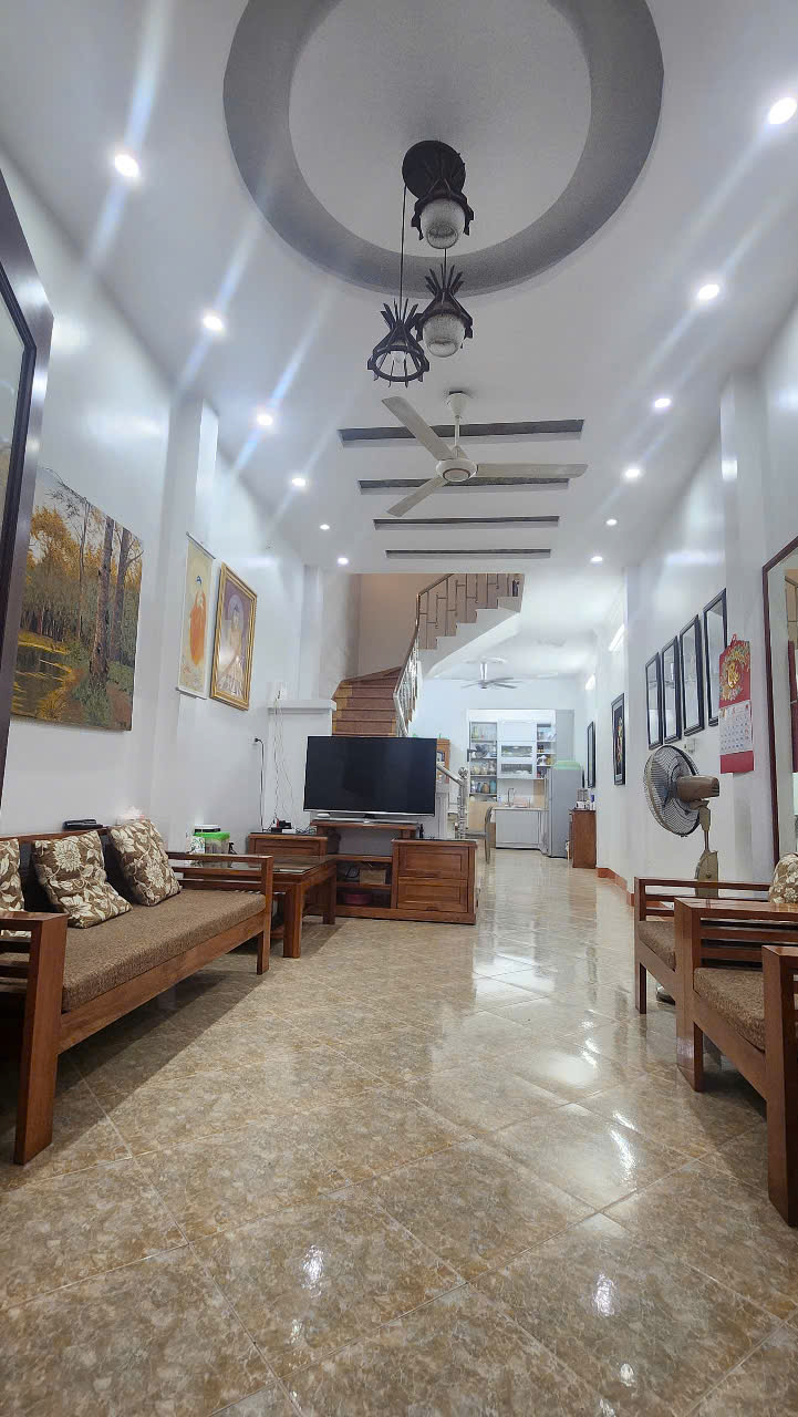 Nhà đẹp phố Phúc Tân-Hoàn Kiếm-Hà Nội, 4 tầng, ô tô đỗ cửa, sân cổng, vài bước tới hồ Hoàn Kiếm