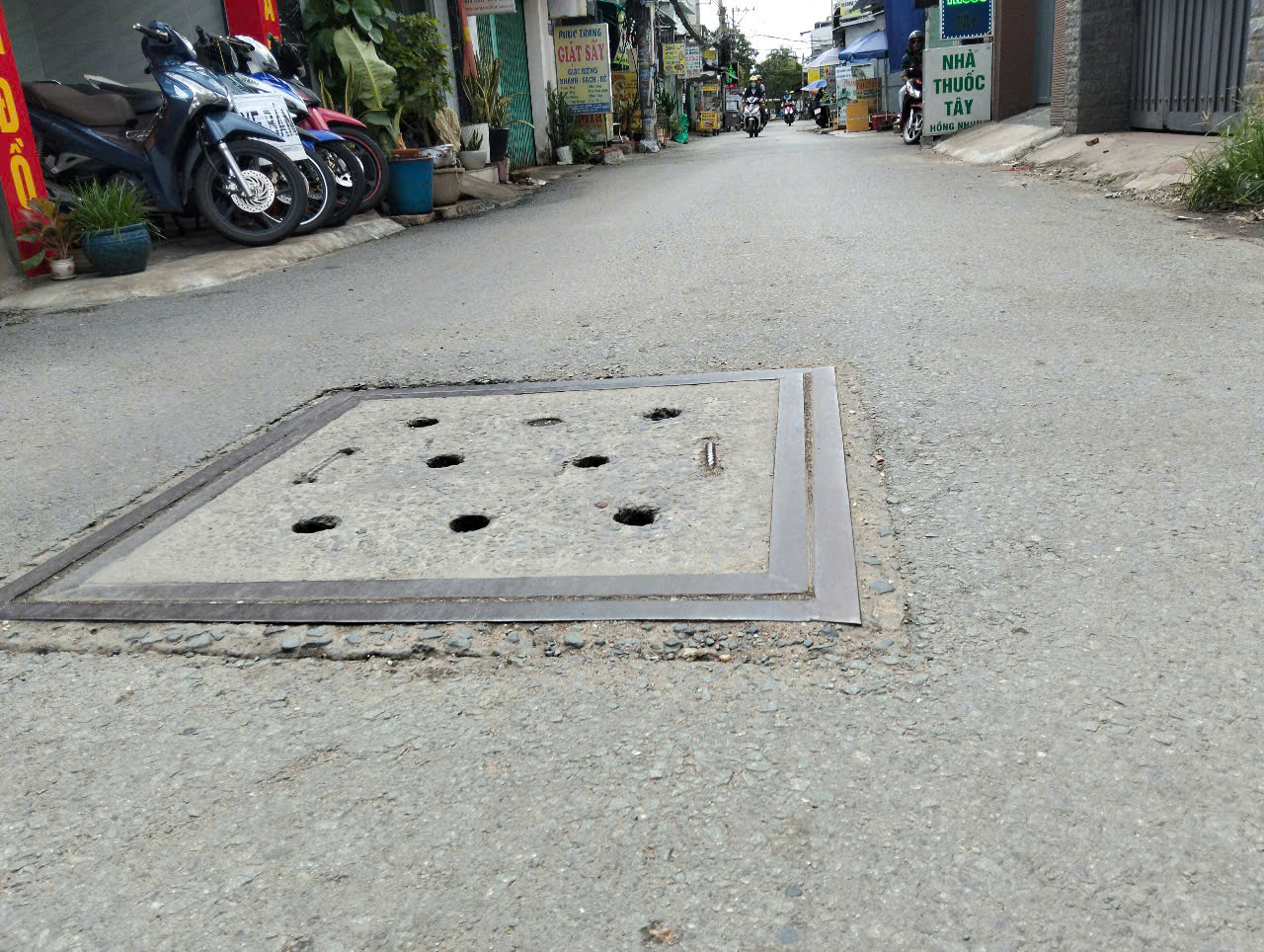 Bán Nhà Phố Quốc Lộ 13 Hẻm Xe Hơi Hiệp Bình Phước 3PN Sổ Riêng. Giá 7,6 Tỷ TL