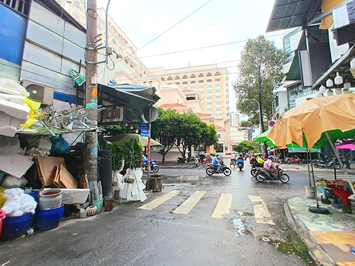 BÁN NHÀ CŨ TIỆN XÂY MỚI PHƯỜNG 1, QUẬN 5 - NGAY SAU CĂN GÓC MẶT TIỀN HÙNG VƯƠNG – VỊ TRÍ CỰC ĐẸP - 80M2 - GIÁ 8TỶ6 (TL)