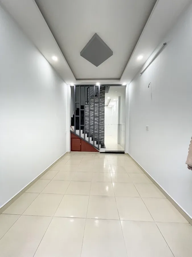 HXH ĐẬU CỬA - NHÀ 4 TẦNG BTCT Ở NGAY - HẺM SẠCH THÔNG THOÁNG- GIÁP LỮ GIA LÊ ĐẠI HÀNH - CHỈ NHỈNH 5TỶ