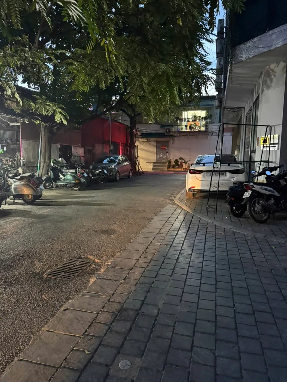 LÊ VĂN LƯƠNG - HOÀNG ĐẠO THÚY - ÔTÔ TRÁNH ĐỖ - ĐẦU TƯ