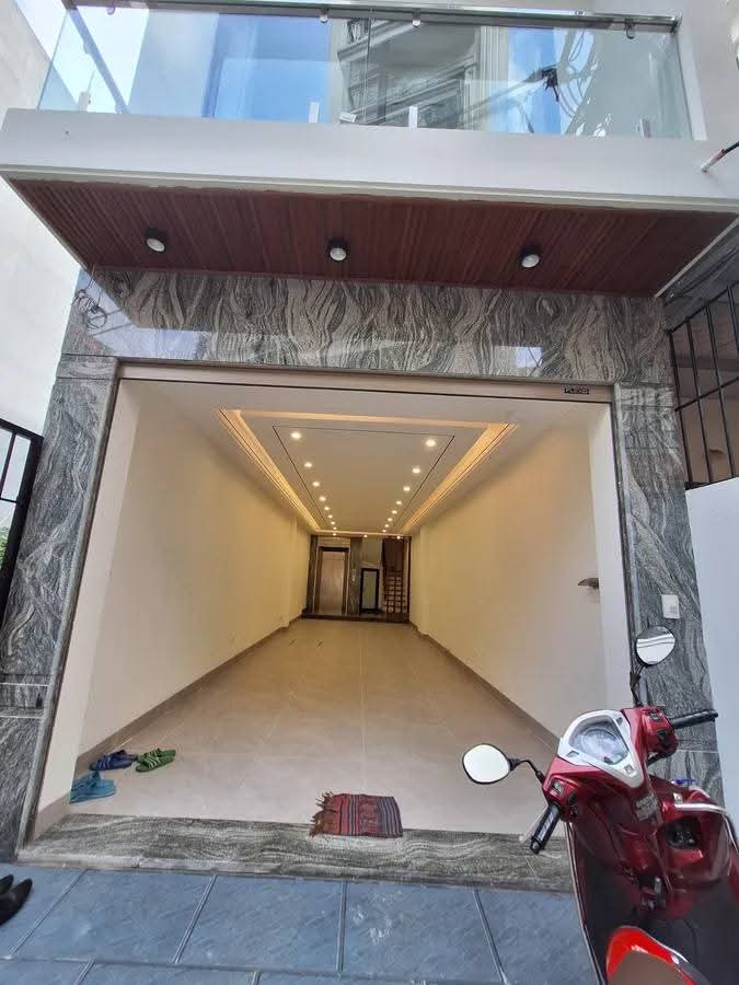 Bán nhà đẹp khu vực trung tâm-Bồ Đề, Long Biên-6 tầngthang máy-gara 2 ô tô để lọt-full nội thất cao cấp
