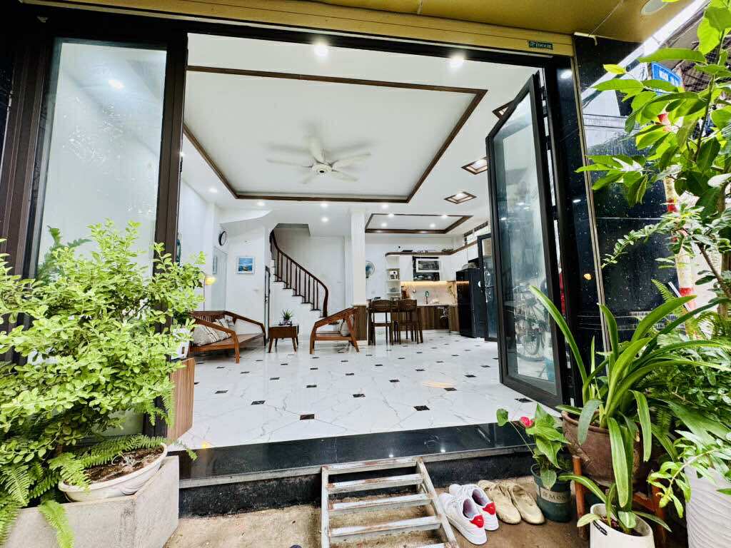 Siêu Phẩm Tân Mai - Nhà Lô Góc, Ô Tô Đỗ Cửa, Sân Vườn Xanh Mát, Giá Hợp Lý