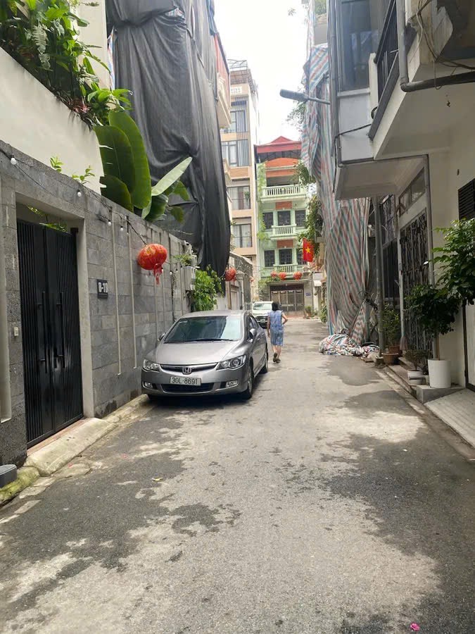 Nhà đẹp giá tốt khó tìm, phố Hoa Lâm, lô góc, gõ thông ô tô ngủ trong nhà, thang máy, KD, DT65m, MT5m. Hơn 13 tỷ.