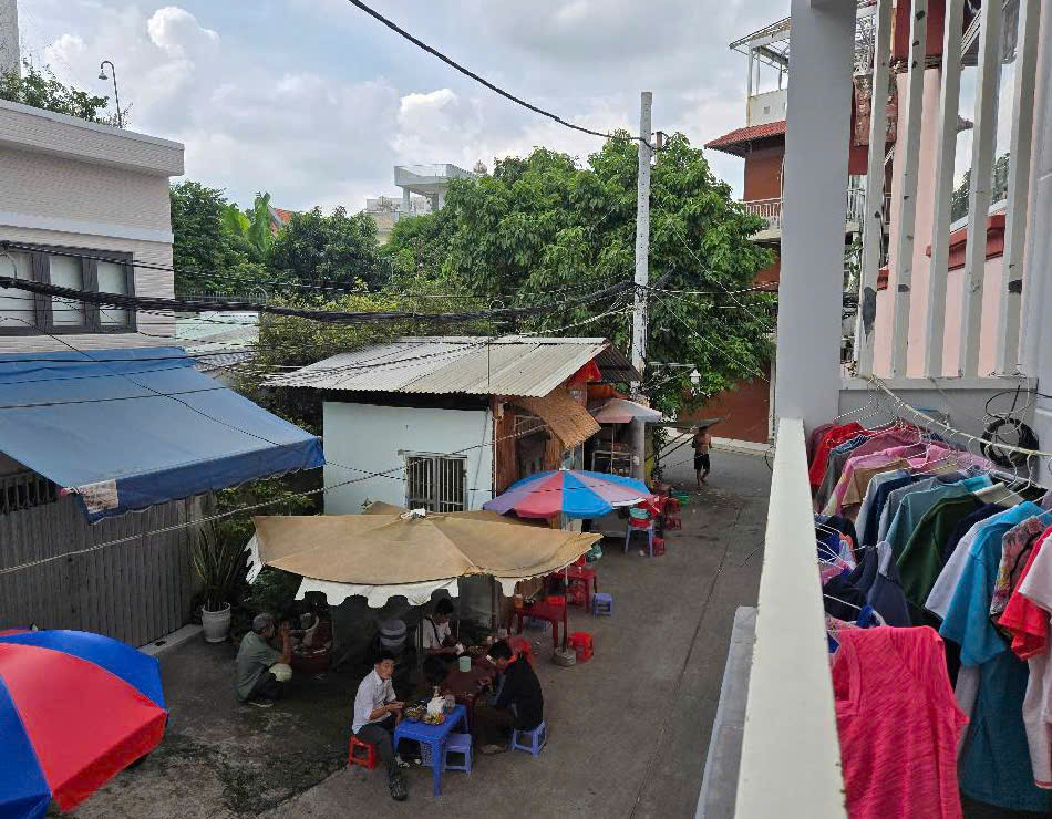 HẺM XE HƠI – GẦN MT BÙI THỊ XUÂN – 2 TẦNG – ĐANG THUÊ 11TR/TH – CHỈ 4.2