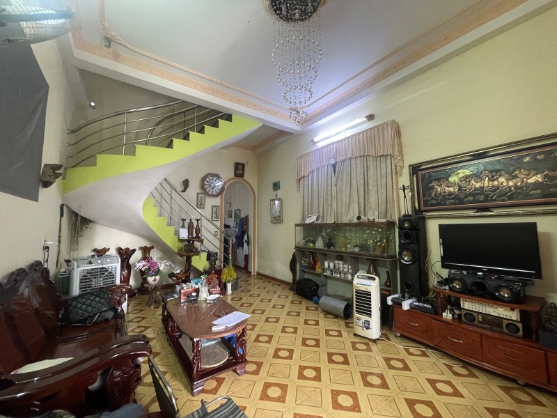 Bán nhà mặt phố Trương Văn Thành, Q.9, Hiệp Phú. DT 64m2, 2 tầng, 2PN. Sổ hồng, giá 4.9 tỷ. LH: 0933125879