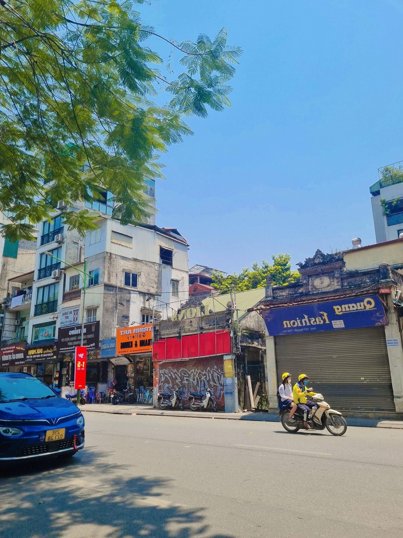 ĐẤT RỘNG MP BA ĐÌNHVỈA HÈ XE ĐỖ, MT 7M - GPXD 10 TẦNGCHỐT 737Tr/m2