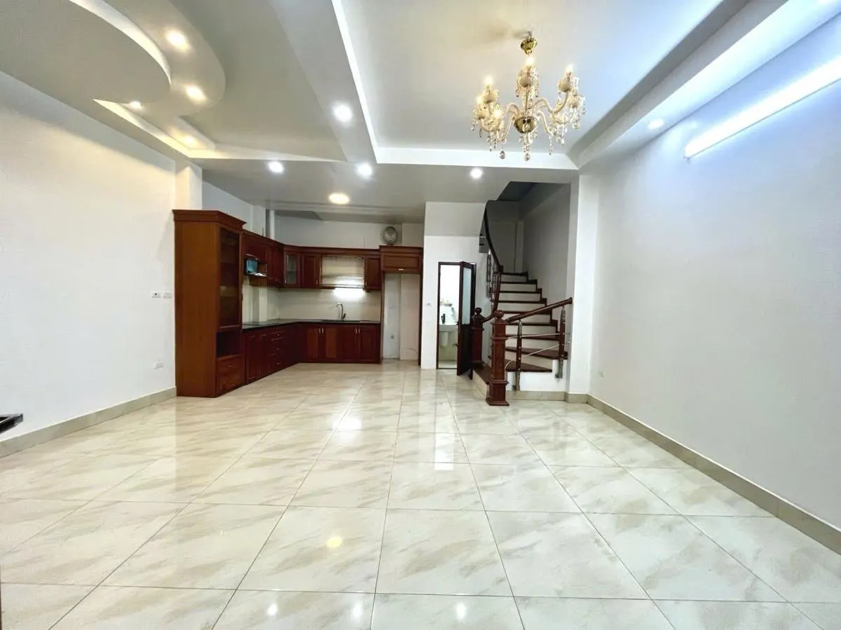 Bán Nhà Dân Xây Chợ Khâm Thiên. Đống Đa. DT 65m2. MT 6,4m. 4 Tầng. Giá 10,5 Tỷ.