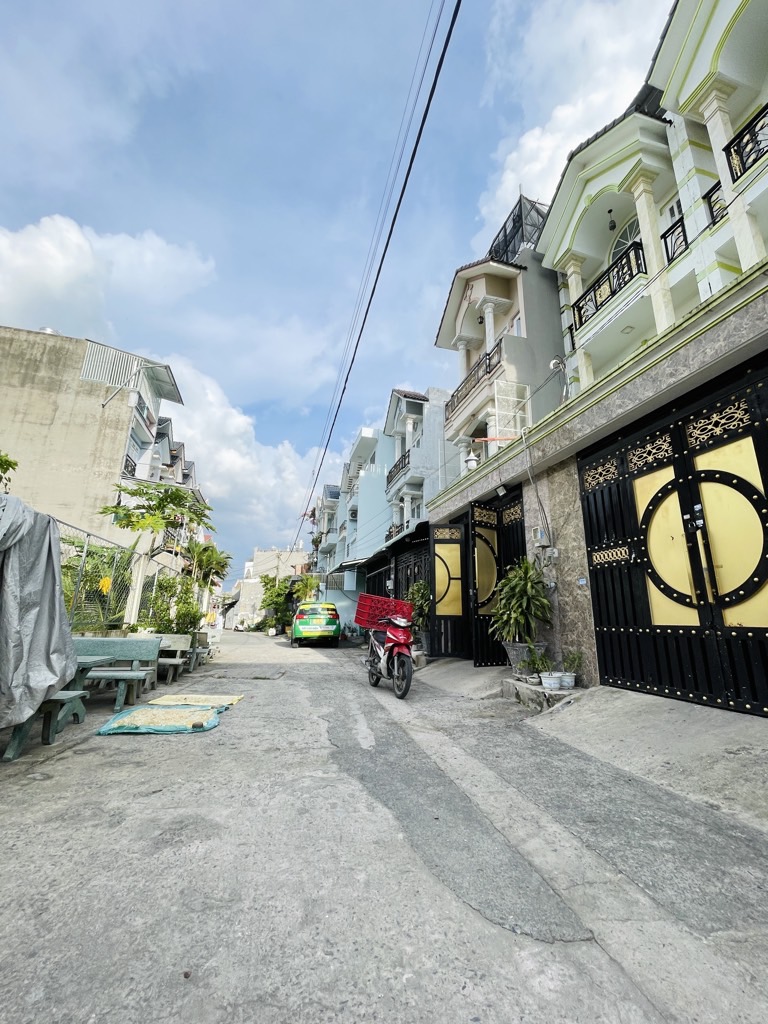NHÀ QUẬN 12 - 5P QUA GÒ VẤP - XE HƠI THÔNG NGỦ TRONG NHÀ - ĐỐI DIỆN DỰ ÁN CÔNG VIÊN THOÁNG MÁT - NHỈNH 4 TỶ