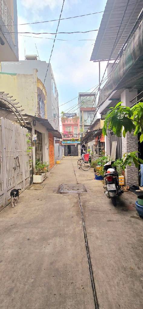 BÌNH TÂN - GIÁP TÂN PHÚ - HẺM XE HƠI THÔNG TỨ TUNG - MỘT BƯỚC RA MẶT TIỀN LÊ TRỌNG TẤN - NHÀ ĐẸP 2 TẦNG BTCT - CHỈ 3.x