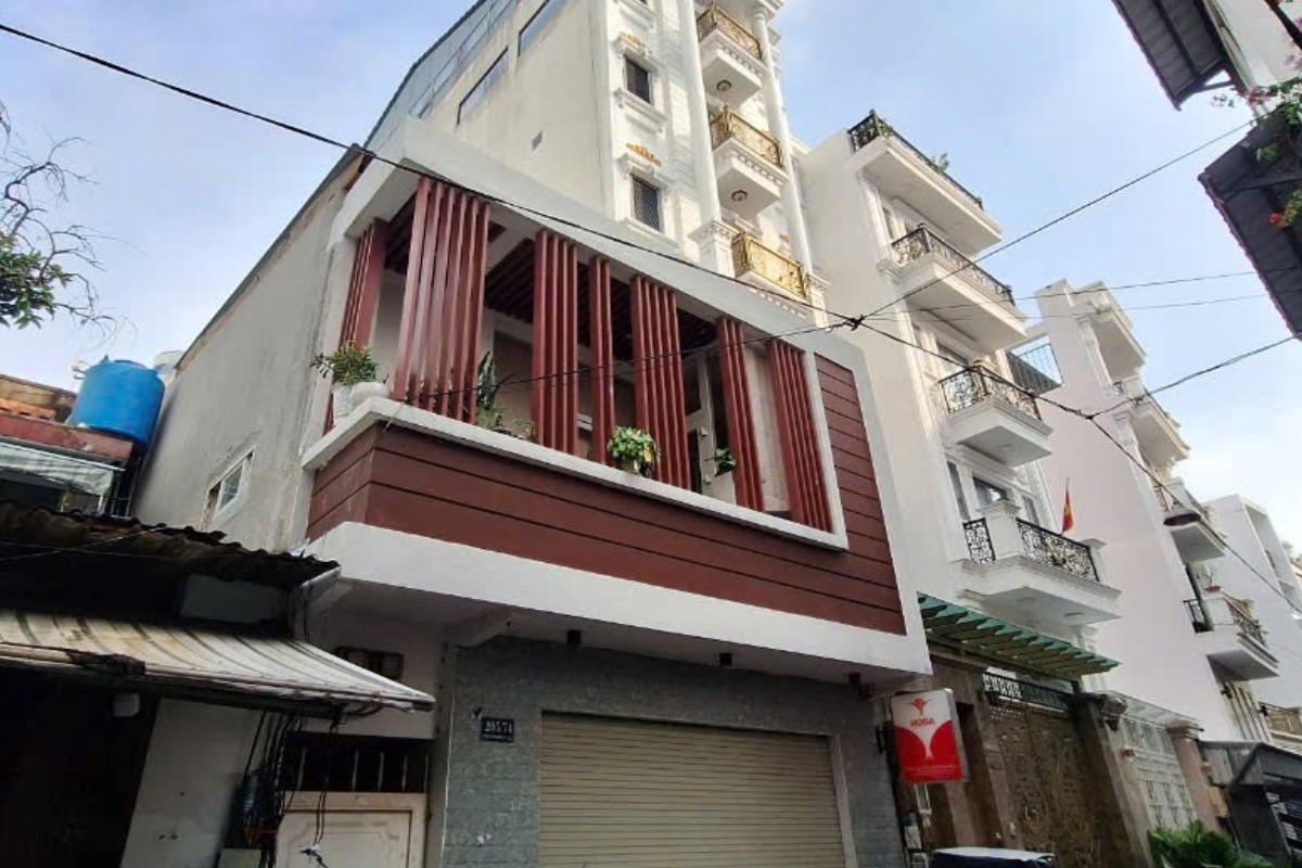 Bán Gấp Nhà Hẻm thông 7m Sát MT Hoàng Sa, Q3 – 127m², 6PN – Dễ Cho Thuê, Đầu Tư Tốt.