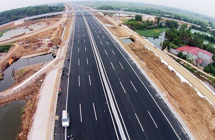 300tr/100m2 , ngay chợ Tân Phước , mặt tiền DT 753