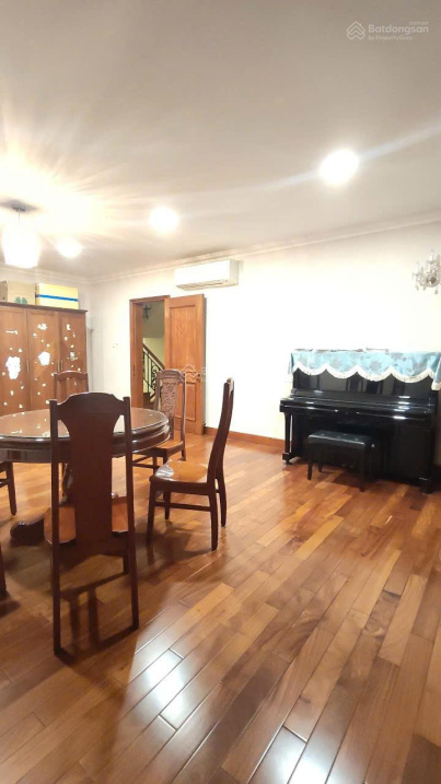 BIỆT THỰ CAO CẤP GÓC 3 MẶT TIỀN TRUNG TÂM QUẬN 1 NHỈNH 130 TỶ
