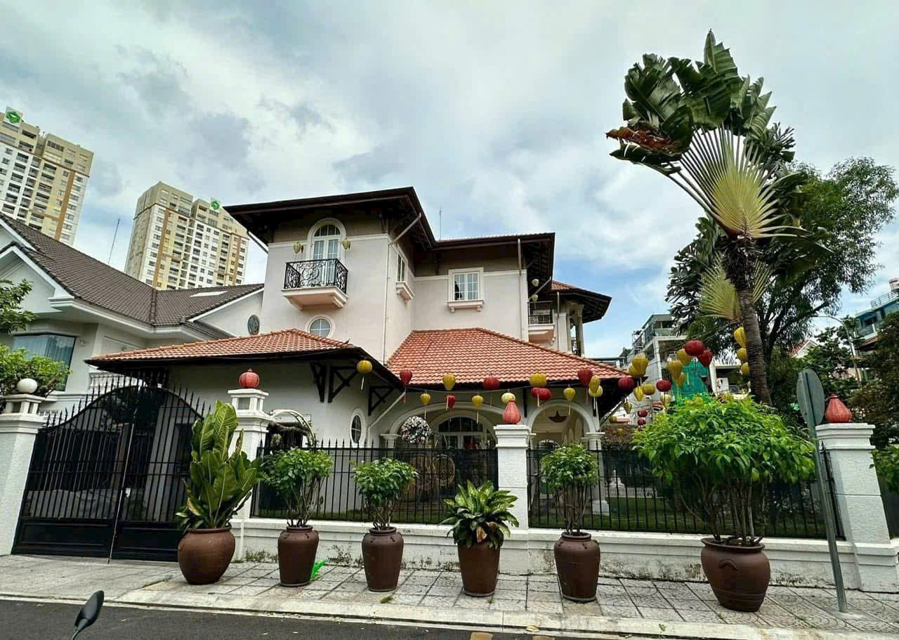 bán nhà biệt thự sân vườn hồ boi tại thảo điền, Q2 , giá từ 100 den 200 tỷ