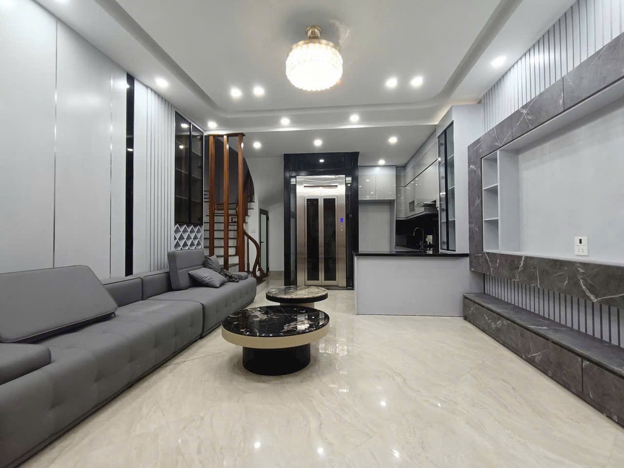 Cực phẩm Hoàng Như Tiếp, ngõ thông, ô tô đỗ cổng, KD, DT70m, MT6m, hơn 9tỷ.