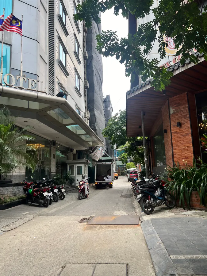 Bán Nhà Trần Thái Tông. Cầu Giấy. 10 Tầng Thang Máy. Ô Tô. DT 132m2. MT 8,1m. Giá 84,5 Tỷ.