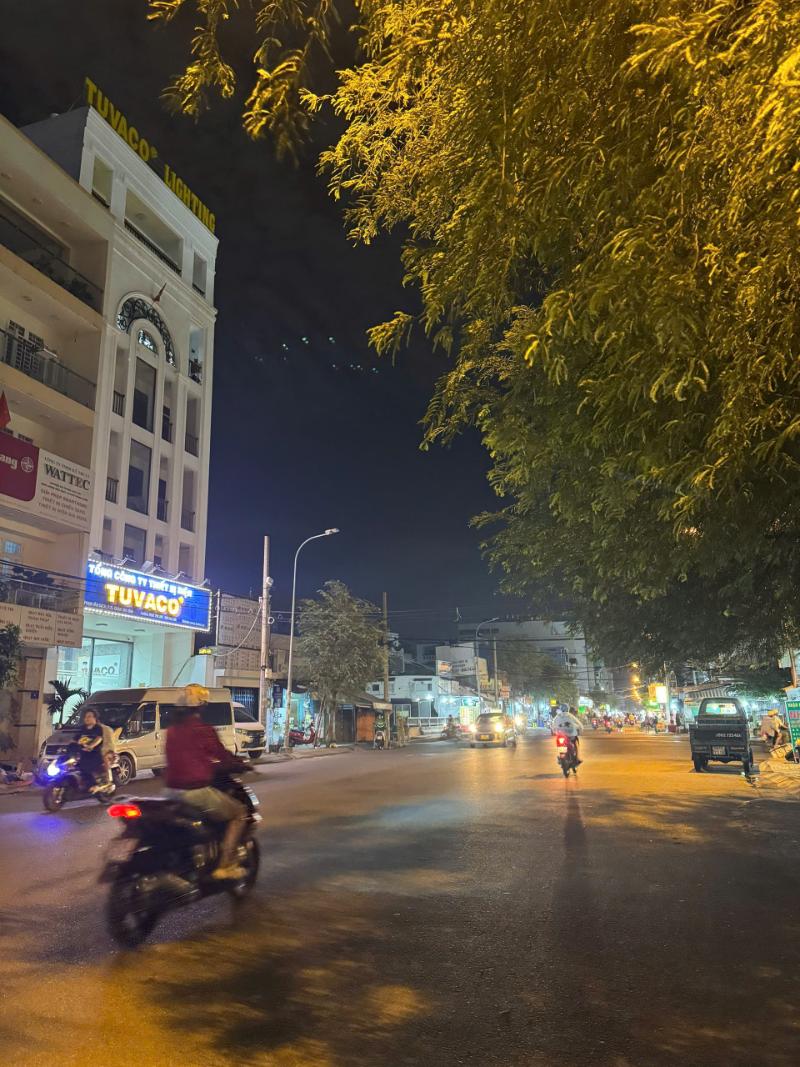 CHỦ GỬI NHÀ 3 TẦNG -HẺM 6M -NHỈNH 4 T.Ỷ