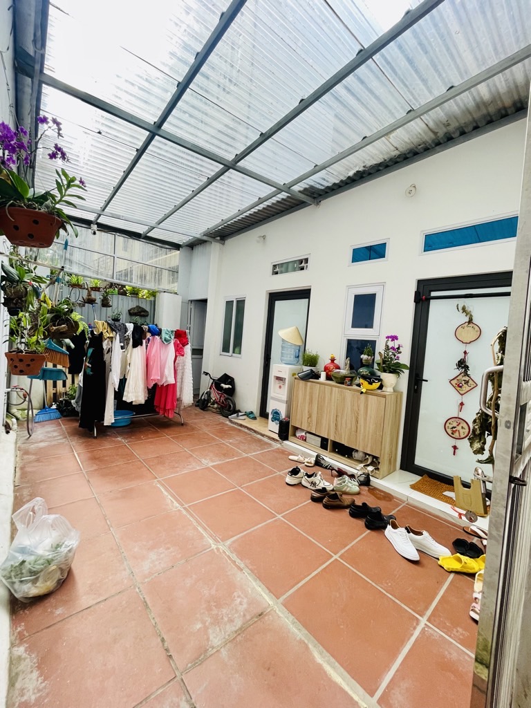 Bán nhà Đội Cấn, Ba Đình, ngõ thông, 61m2, Mt 5.7m, chỉ 10.35 tỷ