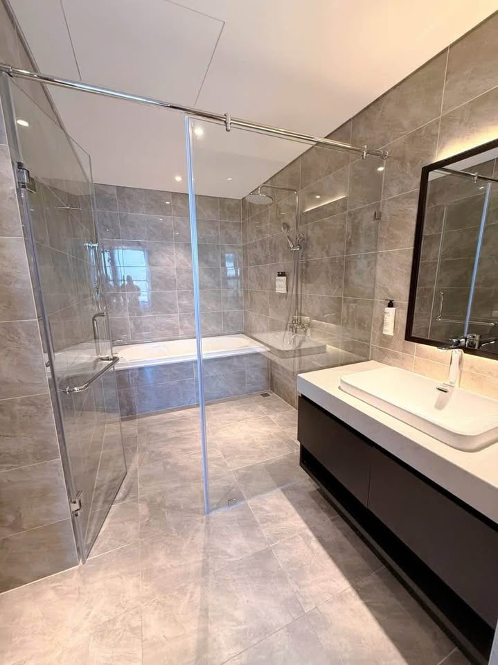 Cần bán Cắt Lỗ 800tr căn hộ 2Pn 68m2 View Biển tại chung cư The Sapphire, Bao biển Bến Đoan, Hạ Long.