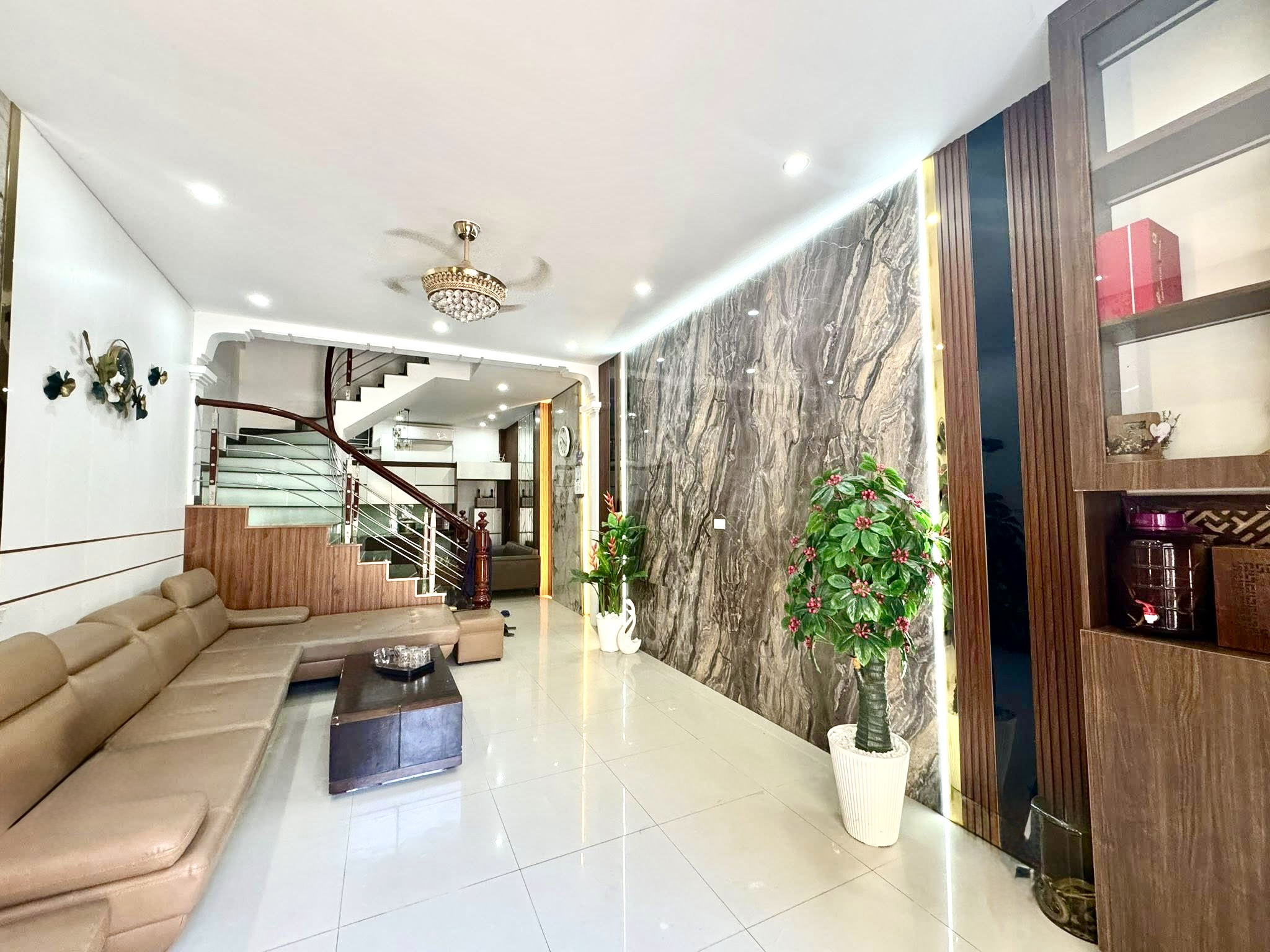 SIÊU PHẨM HOÀNG MAI - ĐỀN LỪ, VỊ TRÍ ĐỈNH, NGÕ Ô TÔ THÔNG TỨ PHÍA , GARA, Hơn 14 Tỷ