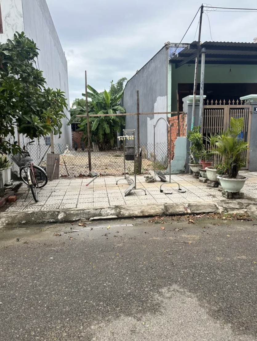 Lô đất mặt tiền Bà Bang Nhãn . DT:115,7m . Ngang 4m7